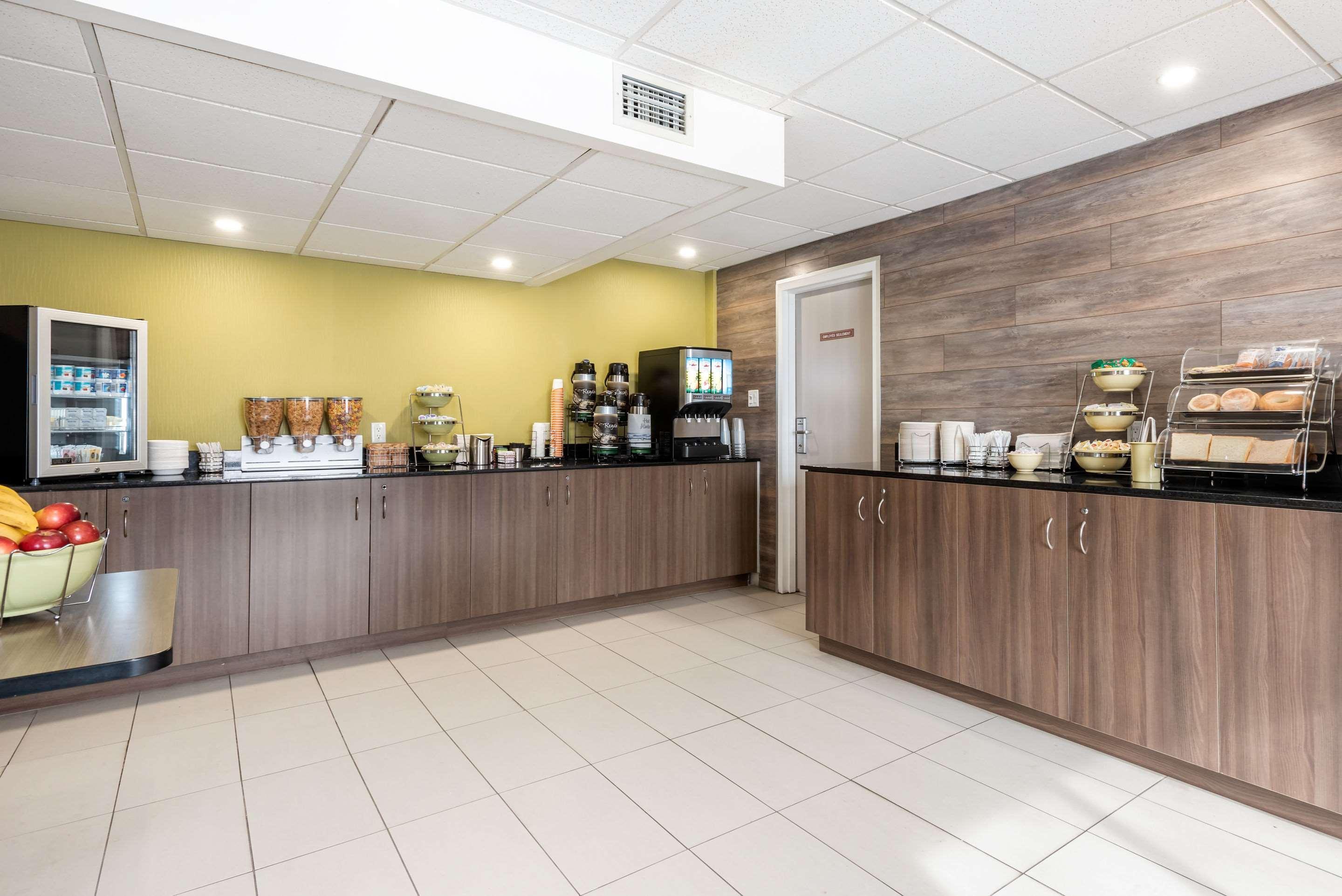 Quality Suites Quebec City Exterior photo